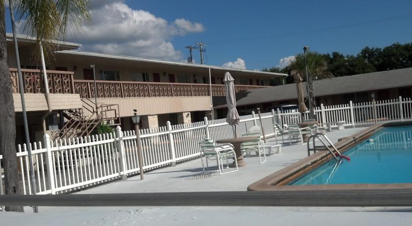 Rodeway Inn & Suites Winter Haven Chain Of Lakes Esterno foto