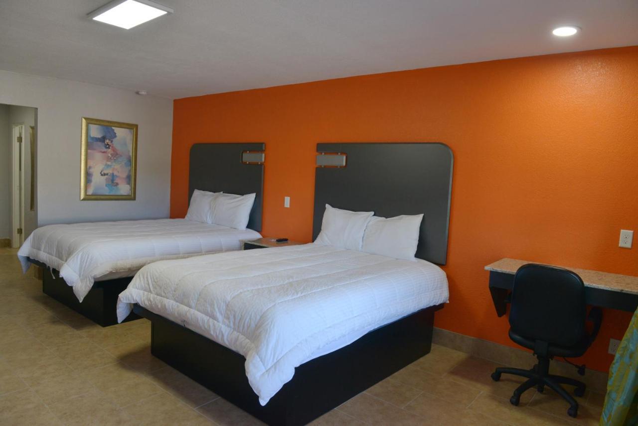 Rodeway Inn & Suites Winter Haven Chain Of Lakes Esterno foto