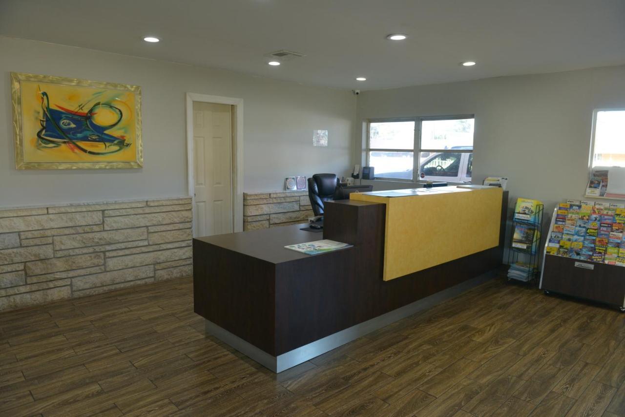 Rodeway Inn & Suites Winter Haven Chain Of Lakes Esterno foto