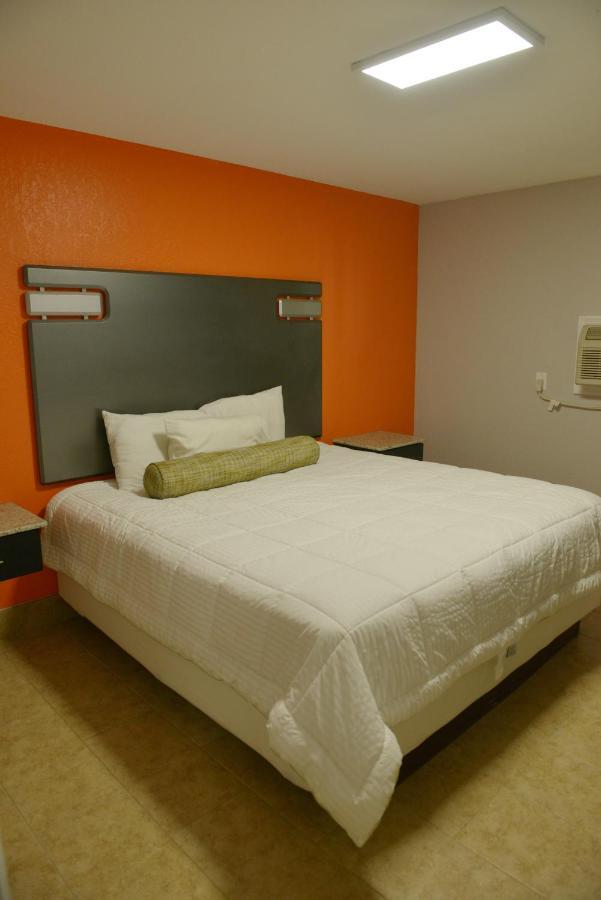 Rodeway Inn & Suites Winter Haven Chain Of Lakes Esterno foto