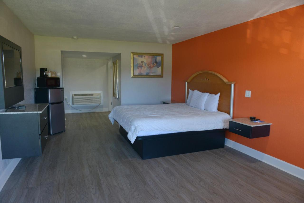 Rodeway Inn & Suites Winter Haven Chain Of Lakes Esterno foto