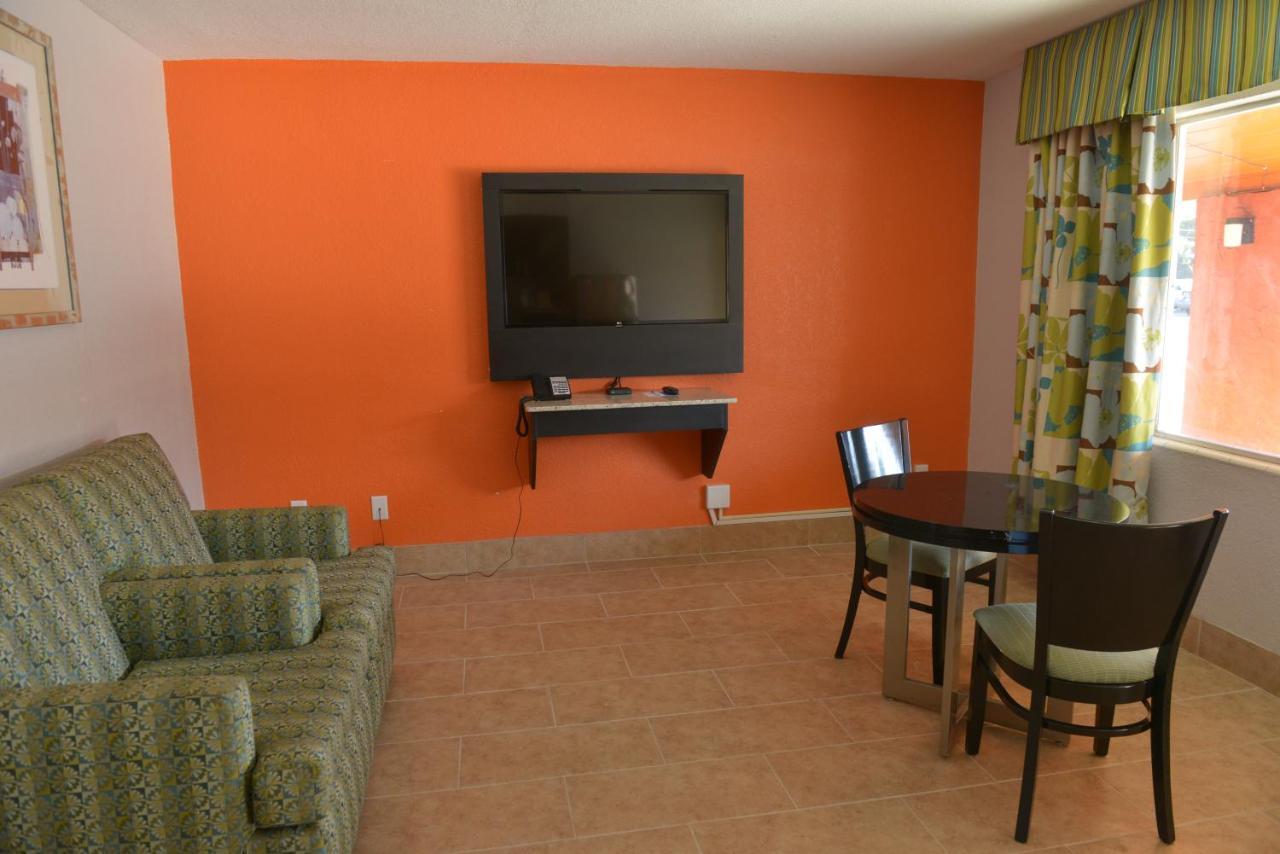 Rodeway Inn & Suites Winter Haven Chain Of Lakes Esterno foto