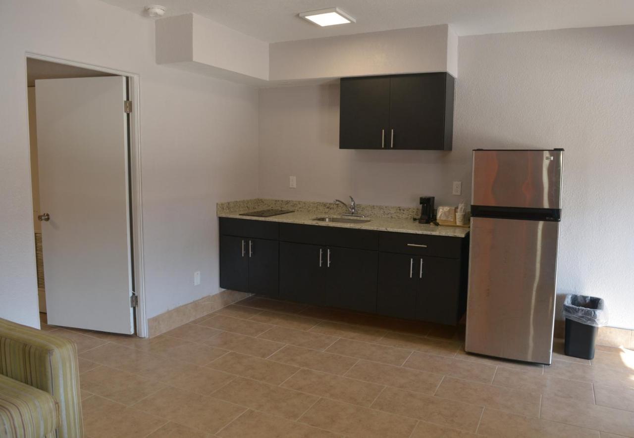 Rodeway Inn & Suites Winter Haven Chain Of Lakes Esterno foto