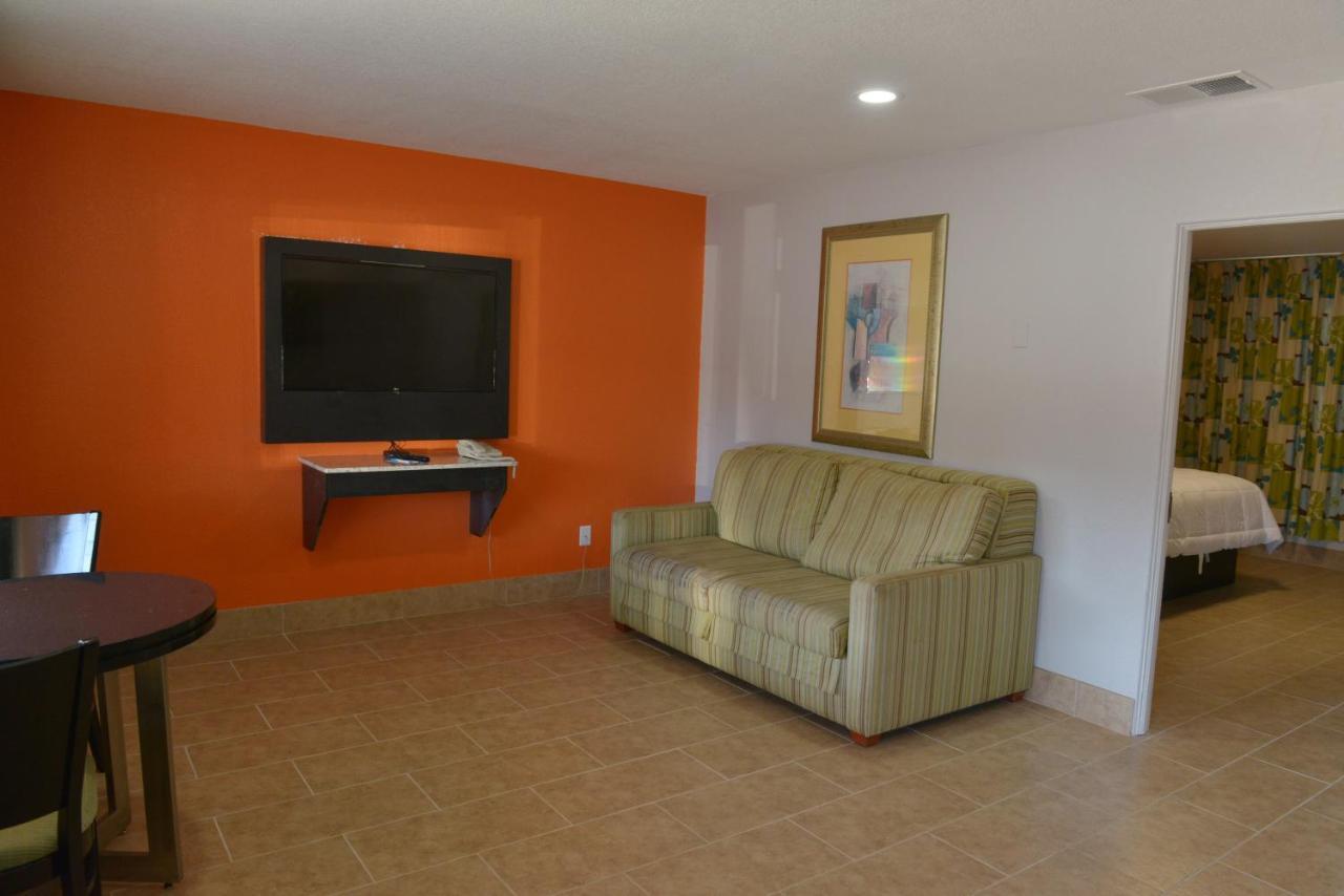 Rodeway Inn & Suites Winter Haven Chain Of Lakes Esterno foto