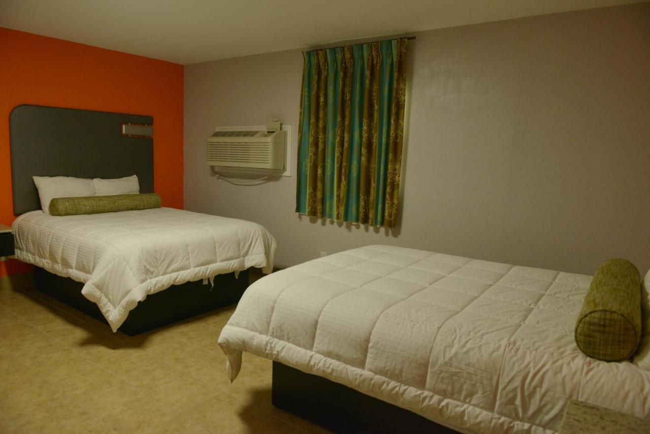 Rodeway Inn & Suites Winter Haven Chain Of Lakes Esterno foto