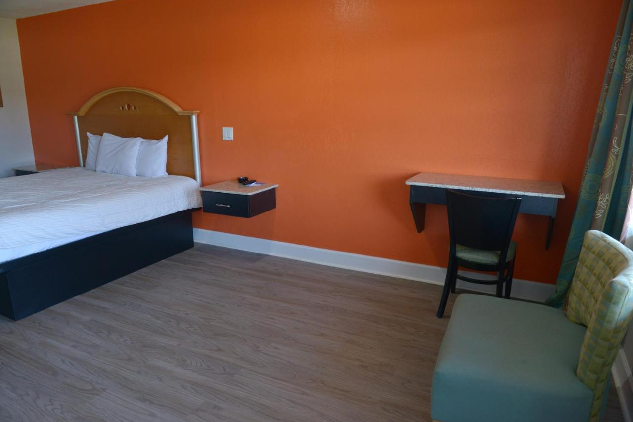 Rodeway Inn & Suites Winter Haven Chain Of Lakes Esterno foto